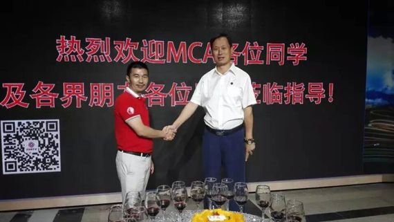 谢总与张董亲切合影