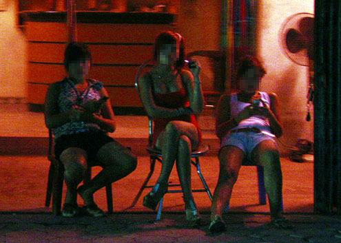  Girls in Ha Long, QuбєЈng Ninh